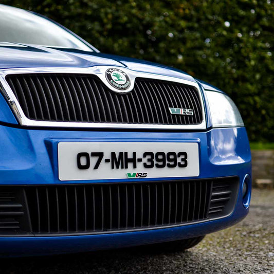 3D/4D Irish Number Plate - Plain White - Metro Font + Skoda VRS Logo