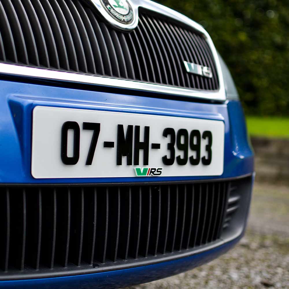 3D/4D Irish Number Plate - Plain White - IRL Font + Skoda VRS Logo -Main